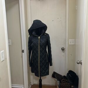 1️⃣5️⃣0️⃣ like new authentic Michael kors puffers jacket